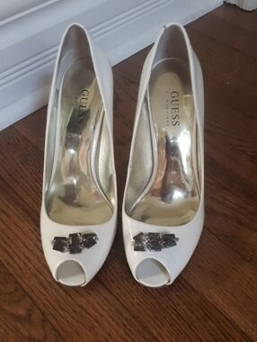 GUESS White Peep-Toe Heels with Metallic Accent